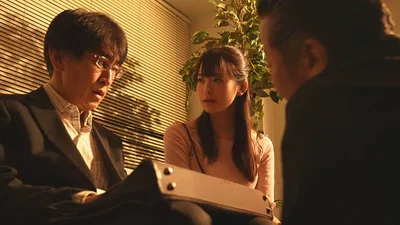 Chồng yêu vay nợ anh em xã đoàn, người vợ phải bán thân để trả nợ