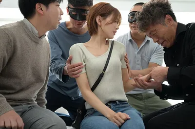 Anh xã thổ lộ nỗi lòng với bà xã về sở thích “anh muốn nhìn em bị trả bài tập thể”