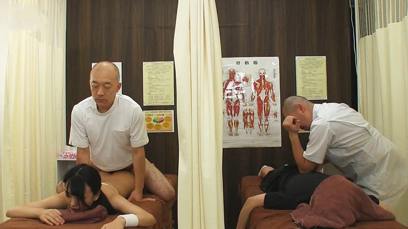 Dẫn gấu đi mát-xa rồi bị chịch cạnh bên mà không hề hay biết