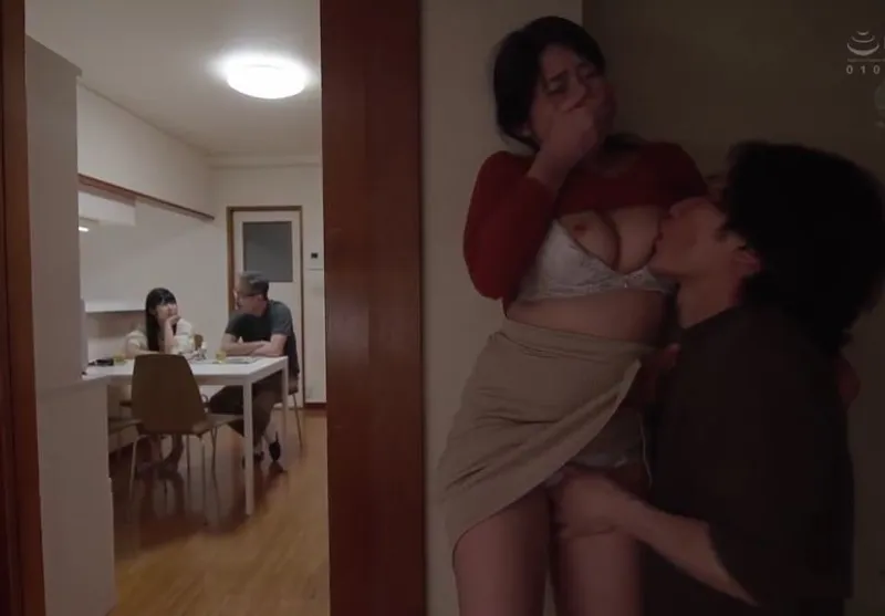 Má trộm nhìn cô vợ chồng yêu con gái phang nào ngờ con rể nhìn thấy