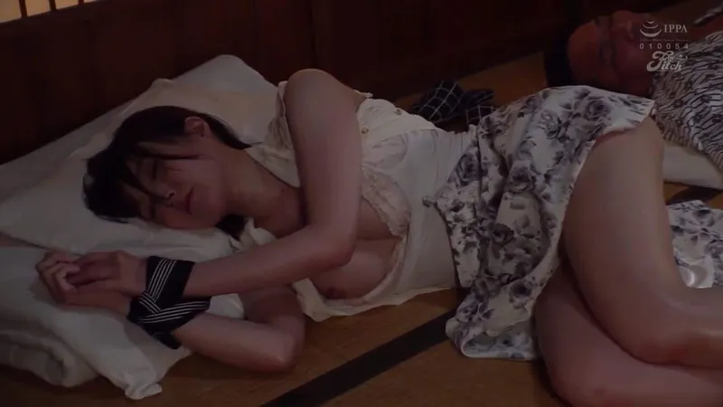 Xin người chồng đi công chuyện với sếp, nữ nhân viên rơi vào kế hoạch của ông cấp trên biến thái