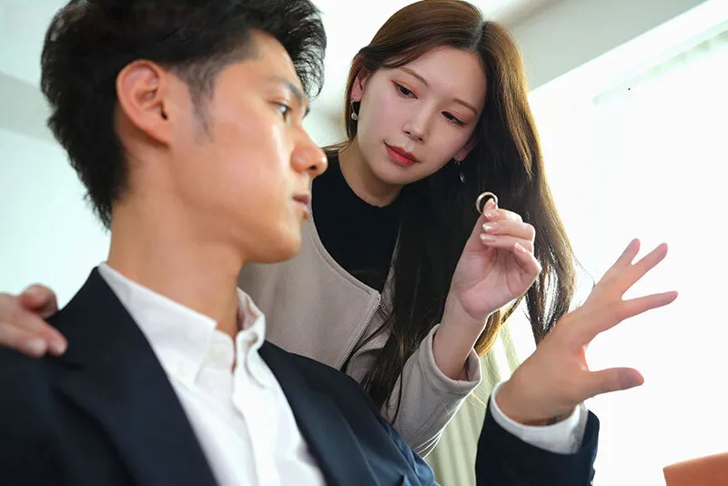 Bà xã đi đi chơi, gã chồng ở nhà bị nhỏ em cô vợ gạ xoạc không trượt phát nào