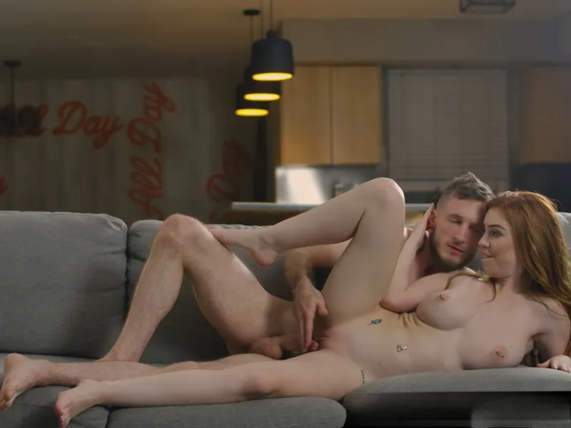 đang tăng ca mà con ghệ cứ dùng bướm lôi kéo tôi doggy cùng em